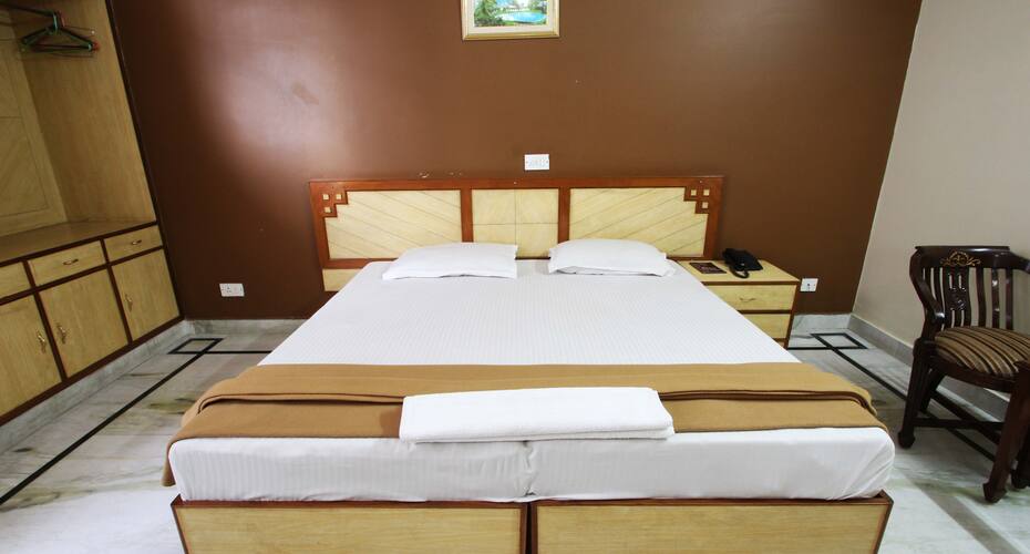 Hotel Starline - Sector 15, Gurgaon 4